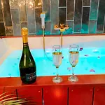 Jacuzzi Chic Et Romantique Climatise 아파트 *