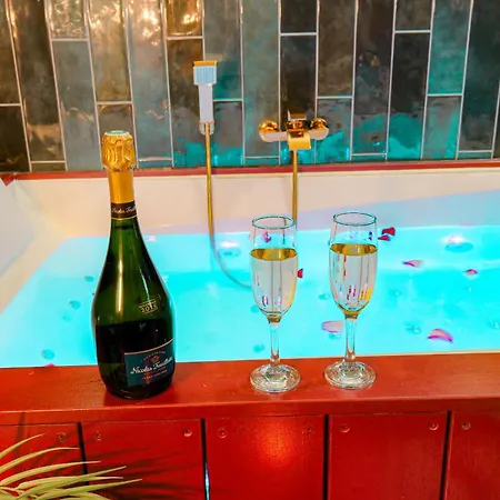 Jacuzzi Chic Et Romantique Climatisé Apartamento *